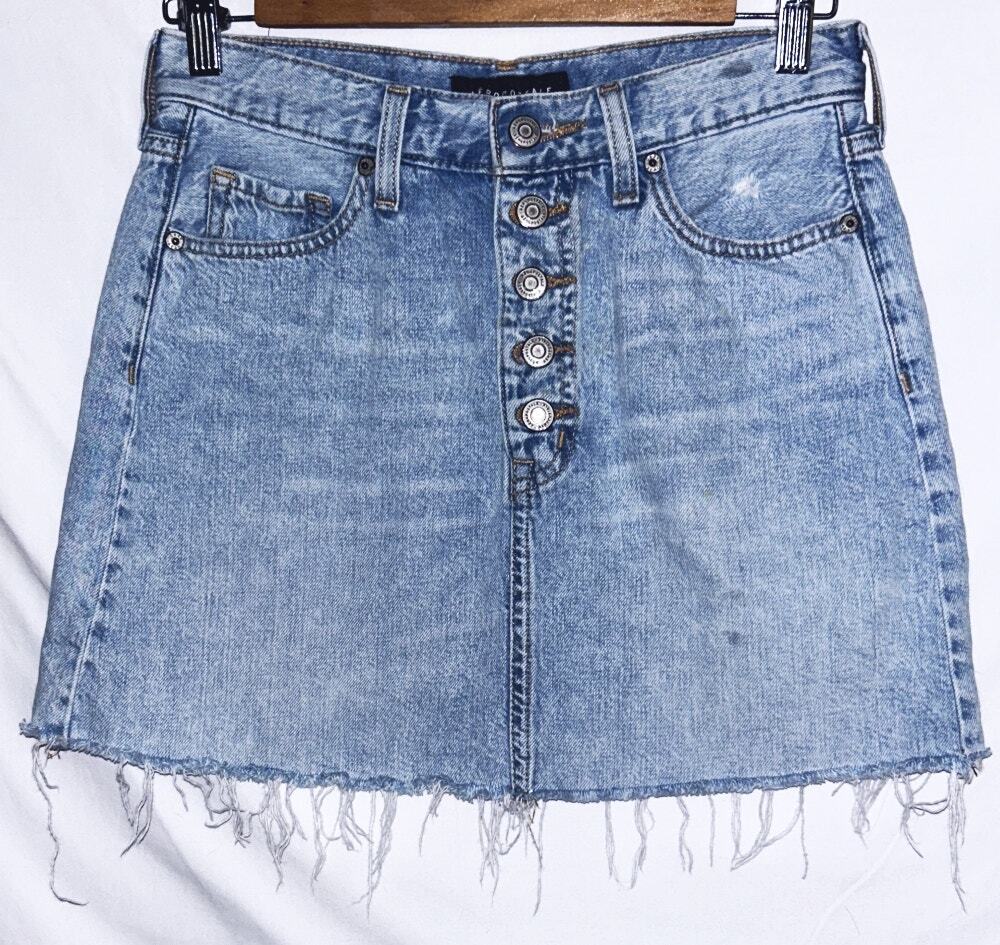 Aeropostale Women's Size 2 High Rise Light Wash Button Fly Denim Mini Skirt